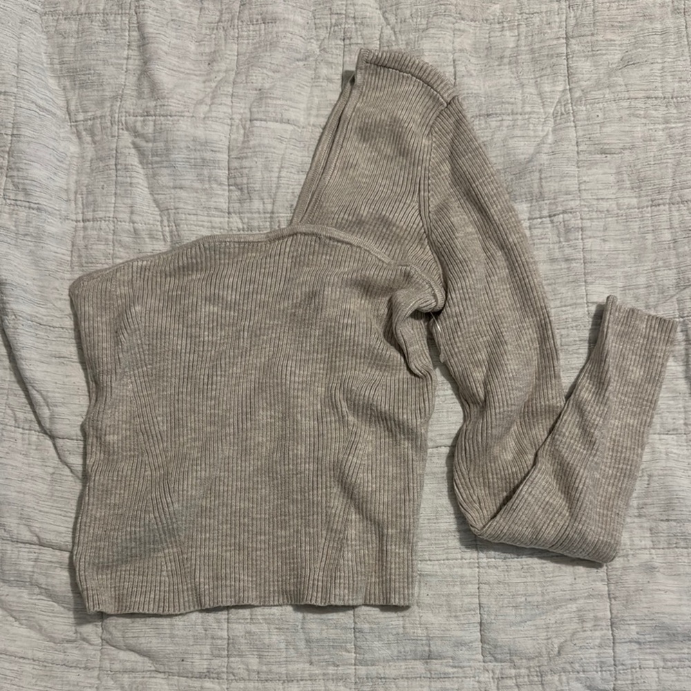 Abercrombie & Fitch Ribbed One-Shoulder Top in Light Gray